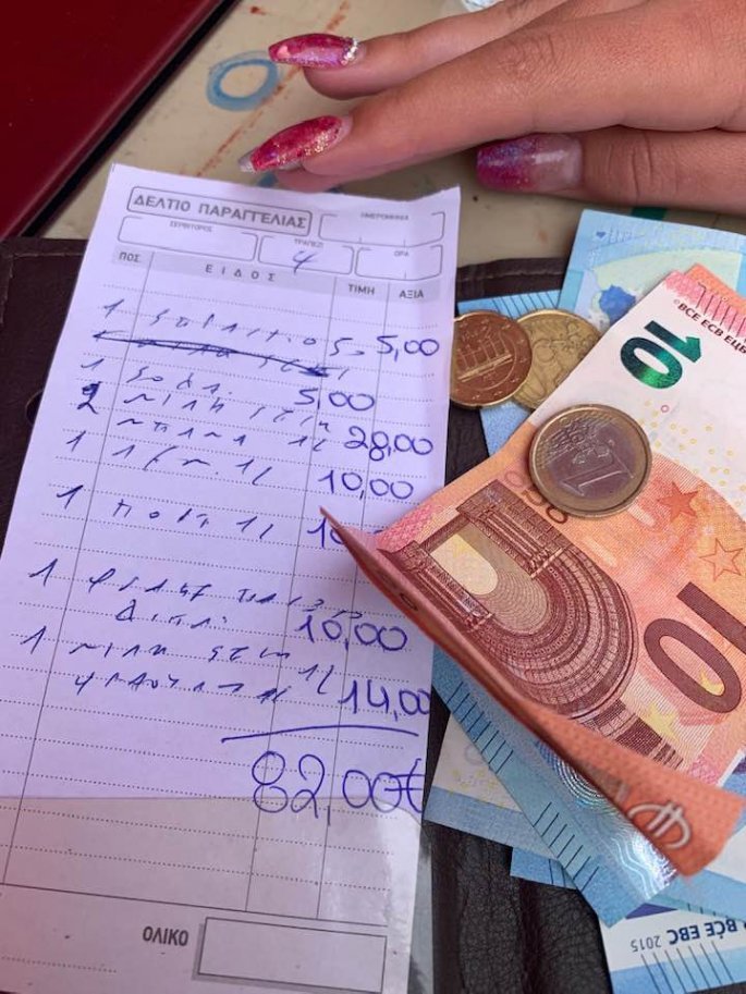 Ρόδος: Βρετανοί τουρίστες πλήρωσαν 82 ευρώ για 8 αναψυκτικά (pic) - Φωτογραφία 1
