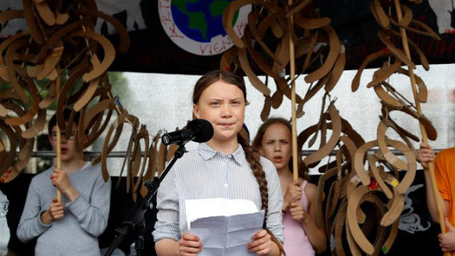 16χρονη δεν θα πάει σχολείο για ένα χρόνο για να αγωνιστεί για το κλίμα - Φωτογραφία 1