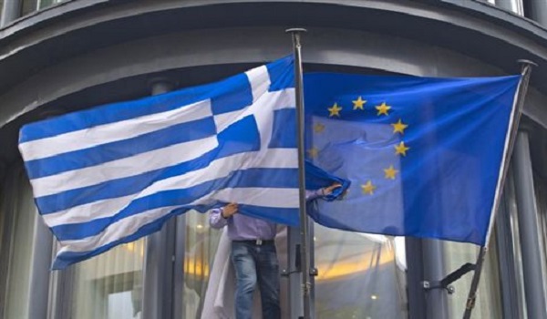 Κόλαφος η έκθεση Κομισιόν για την Ελλάδα: Υπεράριθμοι οι Δημ.υπάλληλοι - κίνδυνος οι νέες παροχές - Φωτογραφία 1