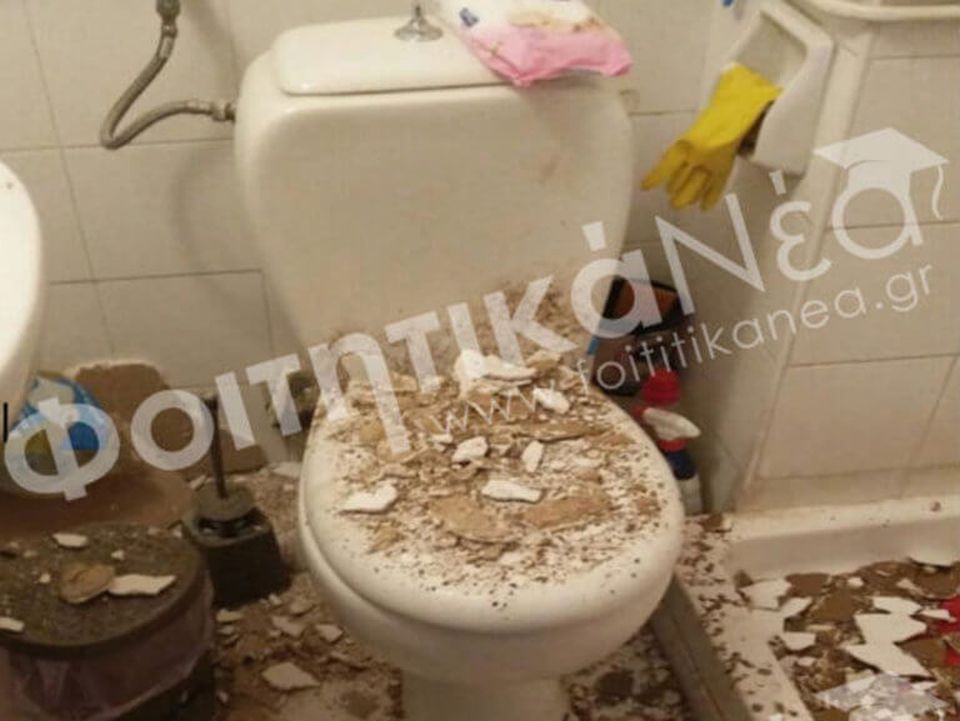 Φοιτήτρια στα Ιωάννινα έκανε μπάνιο και της… έπεσε το ταβάνι στο κεφάλι (ΦΩΤΟ) - Φωτογραφία 1