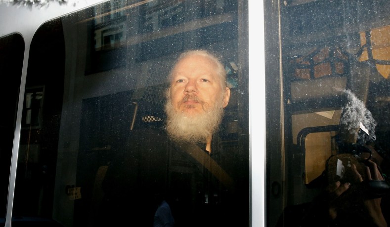 Ο Julian Assange απογυμνώνει το νομικό και πολιτικό σύστημα των ΗΠΑ - Φωτογραφία 2