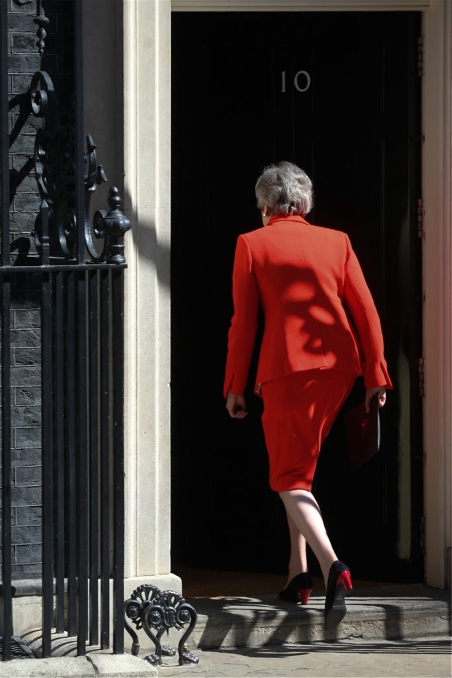 Τέλος εποχής για τη Μέι - Η Βρετανία αποχαιρετά την πρωθυπουργό που «έκανε ό,τι μπορούσε» - Φωτογραφία 2