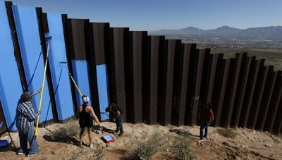 Αμερικανοί στρατιώτες θα βάψουν το τείχος στα σύνορα με το Μεξικό.. - Φωτογραφία 1