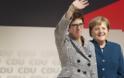Ανεγκρέτ Κραμπ Κάρενμπάουερ: Οι Γερμανοί γυρνούν την πλάτη στην εκλεκτή της Μέρκελ