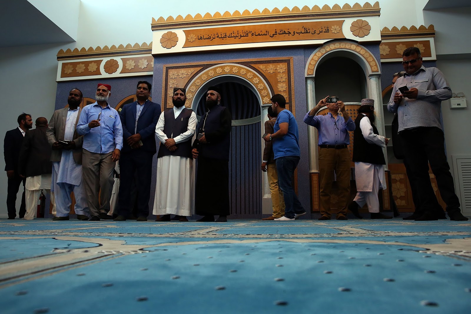 Mουσουλμάνοι προσευχήθηκαν για πρώτη φορά μέσα στο τέμενος της Αθήνας (pics) - Φωτογραφία 2