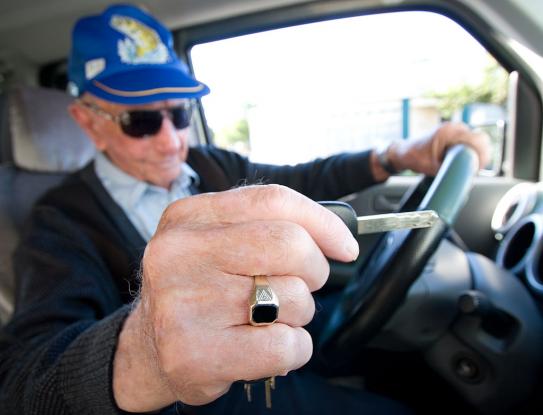 Παράταση με τροπολογία στην ισχύ των διπλωμάτων οδήγησης ηλικιωμένων - Μέχρι να εξεταστούν ξανά.. - Φωτογραφία 1