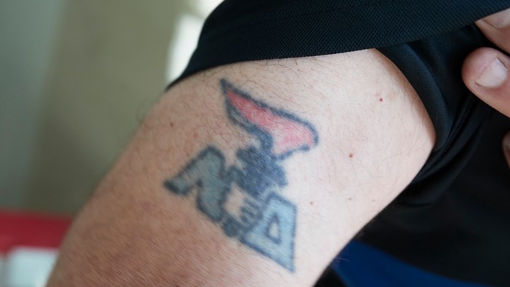 Ροδίτης έκανε τατουάζ… τον πυρσό της Νέας Δημοκρατίας (εικόνα) - Φωτογραφία 1