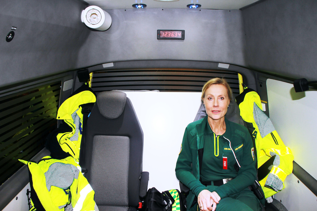 Στη Σουηδία ξεκίνησε τη λειτουργία του το πρώτο ασθενοφόρο ψυχικής υγείας στον κόσμο - Φωτογραφία 2