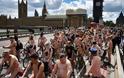 Χιλιάδες ολόγυμνοι ποδηλάτες πλημμύρισαν τους δρόμους του Λονδίνου - Φωτογραφία 1