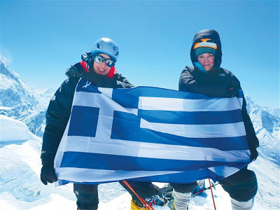 Οι Ελληνίδες ορειβάτισσες που σκαρφάλωσαν στην κορυφή του Έβερεστ. Είδαν τον νεκρό ορειβάτη - Φωτογραφία 2
