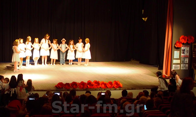 Τα χορευτικά του Δήμου Γρεβενών στην  ετήσια παράσταση 2019 (εικόνες + VIDEO) - Φωτογραφία 32