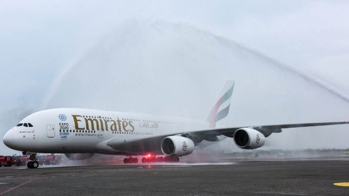 Γυναίκα κατέθεσε αγωγή εναντίον της Emirates γιατί δεν της έδωσαν επιπλέον νερό - Φωτογραφία 1
