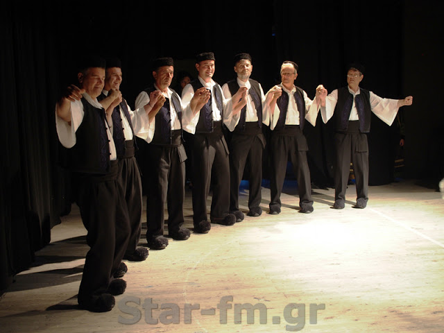 Ετήσια εκδήλωση από το Τμήμα Παραδοσιακών Χορών Δήμου Γρεβενών (εικόνες) - Φωτογραφία 11