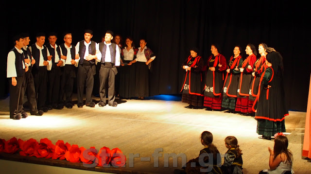 Ετήσια εκδήλωση από το Τμήμα Παραδοσιακών Χορών Δήμου Γρεβενών (εικόνες) - Φωτογραφία 13