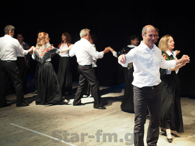 Ετήσια εκδήλωση από το Τμήμα Παραδοσιακών Χορών Δήμου Γρεβενών (εικόνες) - Φωτογραφία 18