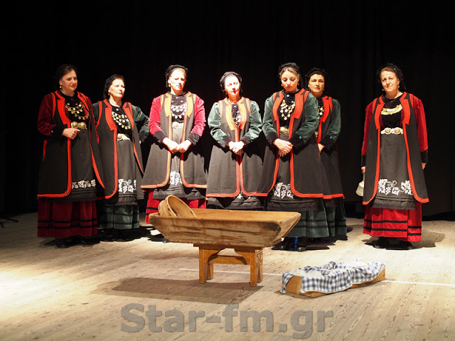 Ετήσια εκδήλωση από το Τμήμα Παραδοσιακών Χορών Δήμου Γρεβενών (εικόνες) - Φωτογραφία 6