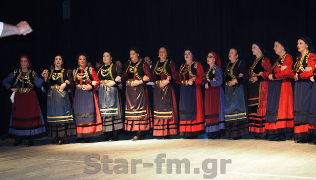 Ετήσια εκδήλωση από το Τμήμα Παραδοσιακών Χορών Δήμου Γρεβενών (εικόνες) - Φωτογραφία 9