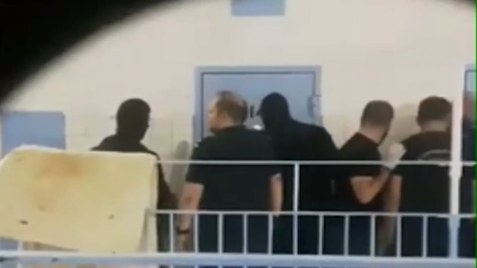 Κρατούμενοι των φυλακών Κορυδαλλού κατέγραψαν με κινητό επιχείρηση αστυνομικών σε κελιά - Φωτογραφία 1