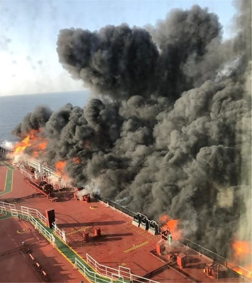 Εκρήξεις στα τάνκερ στον Κόλπο Ομάν: Από τορπίλες και μαγνητικές νάρκες χτυπήθηκαν τα πλοία - Φωτογραφία 2