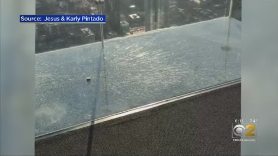 Όταν ο εφιάλτης γίνεται πραγματικότητα: Εσπασε το γυάλινο πάτωμα σε ουρανοξύστη του Σικάγο! - Φωτογραφία 3