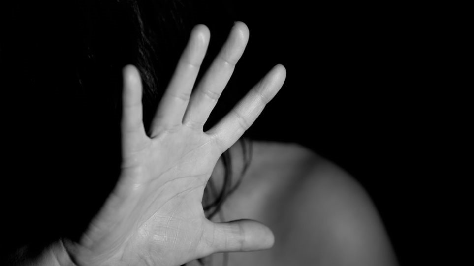 19χρονη τουρίστρια έπεσε θύμα βιασμού στη Χερσόνησο - Φωτογραφία 1