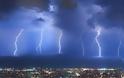 Καιρός: «Ηλεκτρικές» καταιγίδες: Πάνω από 10.000 κεραυνοί έπεσαν σε 12 ώρες