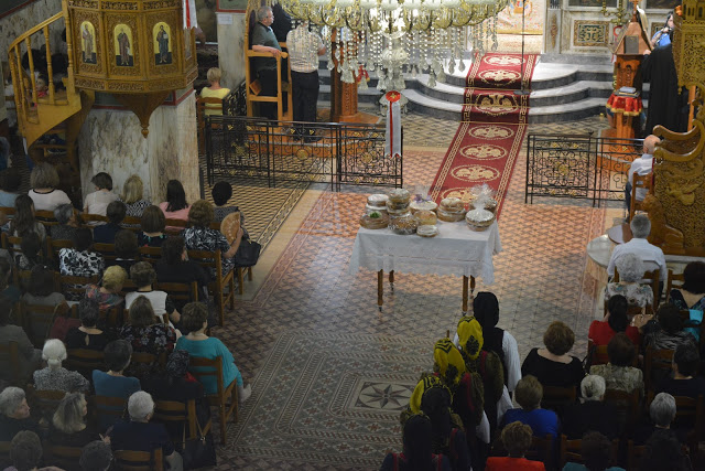 Πλήθος πιστών στη λιτάνευση της Ι. Εικόνας στον Ι.Ν Αγίας Τριάδος Παναιτωλίου - Φωτογραφία 2