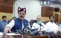 Γιατί Πακιστανός υπουργός εμφανίστηκε με ...ροζ αυτάκια και μουστάκια γάτας (pics)