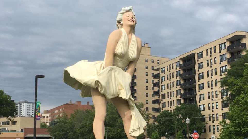 Εξαφανίστηκε το άγαλμα της Μέριλιν Μονρόε στο Χόλιγουντ - Φωτογραφία 1