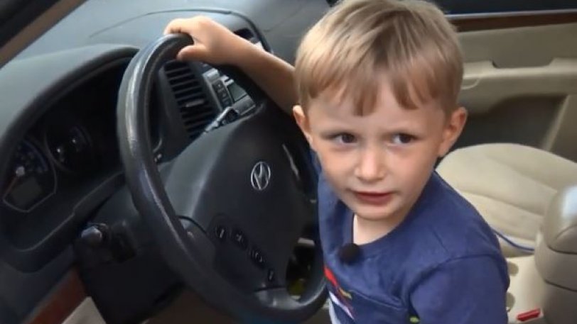 Ένας 4χρονος πήρε κρυφά το αυτοκίνητο του παππού του - Φωτογραφία 1