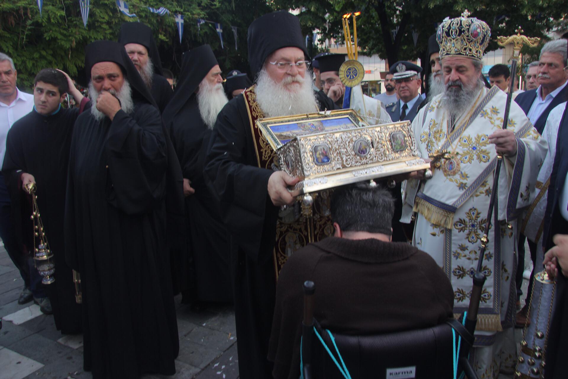 Η Δράμα προσκυνά την Αγία Ζώνη της Παναγίας μας – Δείτε συγκινητικές στιγμές - Φωτογραφία 30