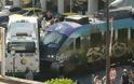 Συρμός του προαστιακού συγκρούστηκε με λεωφορείο στη Λιοσίων - Φωτογραφία 1