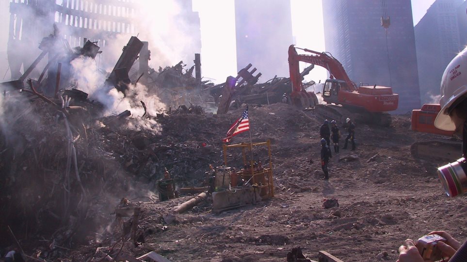 11η Σεπτεμβρίου: Συγκλονιστικές αδημοσίευτες φωτογραφίες από τους Δίδυμους Πύργους - Φωτογραφία 1