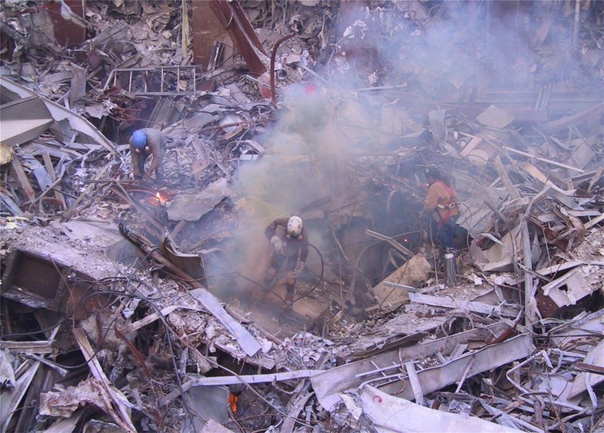 11η Σεπτεμβρίου: Συγκλονιστικές αδημοσίευτες φωτογραφίες από τους Δίδυμους Πύργους - Φωτογραφία 11