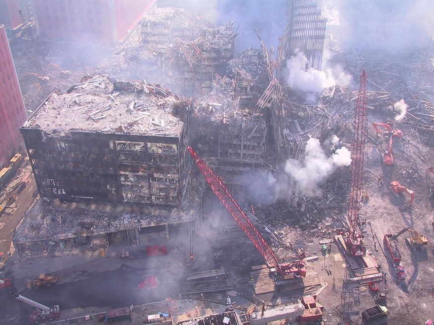 11η Σεπτεμβρίου: Συγκλονιστικές αδημοσίευτες φωτογραφίες από τους Δίδυμους Πύργους - Φωτογραφία 3