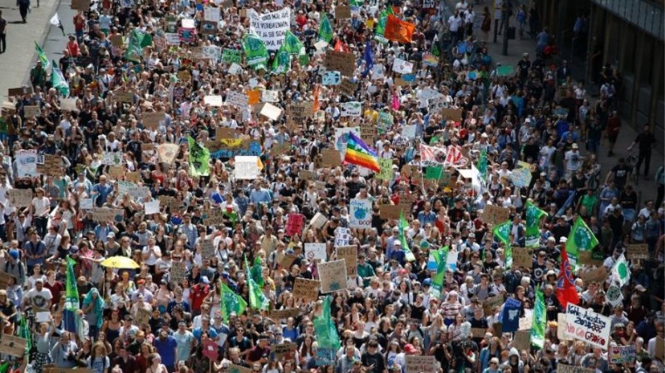 «Δεν υπάρχει πλανήτης Β»: Μαζική κινητοποίηση στη Γερμανία ενάντια στον άνθρακα - Φωτογραφία 1