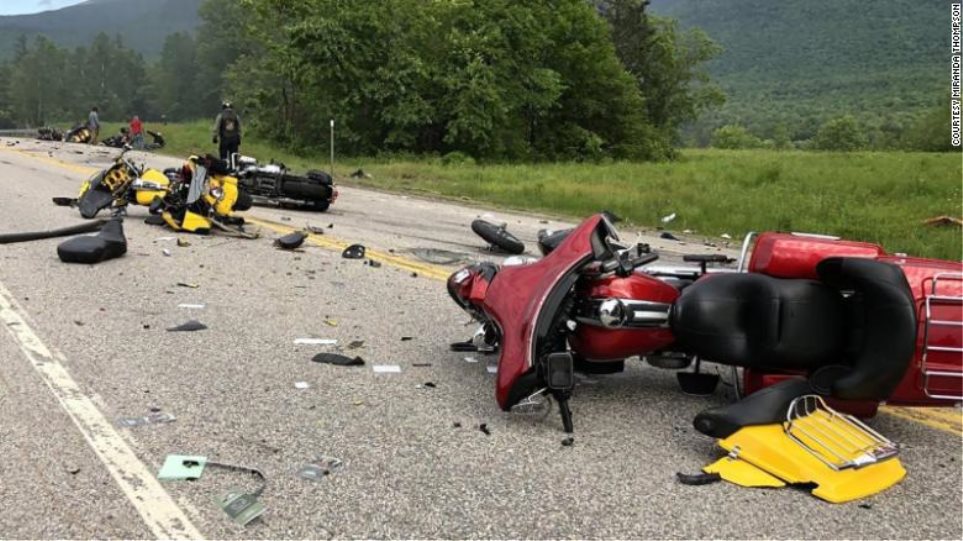 Εφτά νεκροί μοτοσικλετιστές σε σύγκρουση με αγροτικό φορτηγό - Φωτογραφία 1
