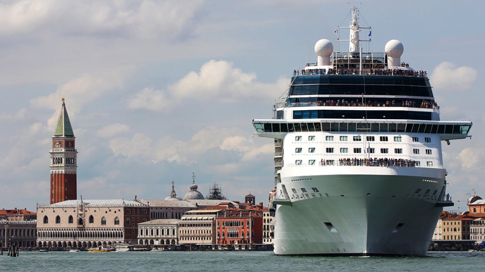 Βενετία: Οι οικολόγοι ζητούν να απαγορευτούν τα κρουαζιερόπλοια - Φωτογραφία 1