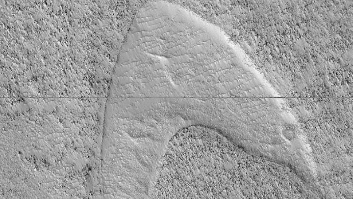 Η NASA βρήκε το σύμβολο του στόλου του «Σταρ Τρεκ» στην «Ελλάδα» του Άρη! - Φωτογραφία 1