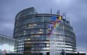 Τράπεζες και social media απειλούν την Δημοκρατία, πιστεύουν οι Ευρωπαίοι