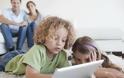 Τα παιδιά ενεργοί επισκέπτες ιστοσελίδων ηλεκτρονικού εμπορίου
