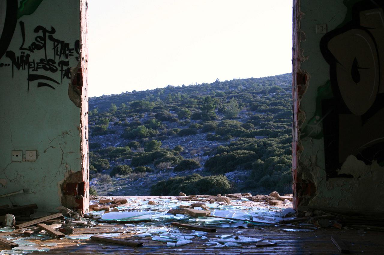 Ένα Απόκοσμο Ερείπιο στην κορυφή του Υμηττού (photos-video) - Φωτογραφία 11