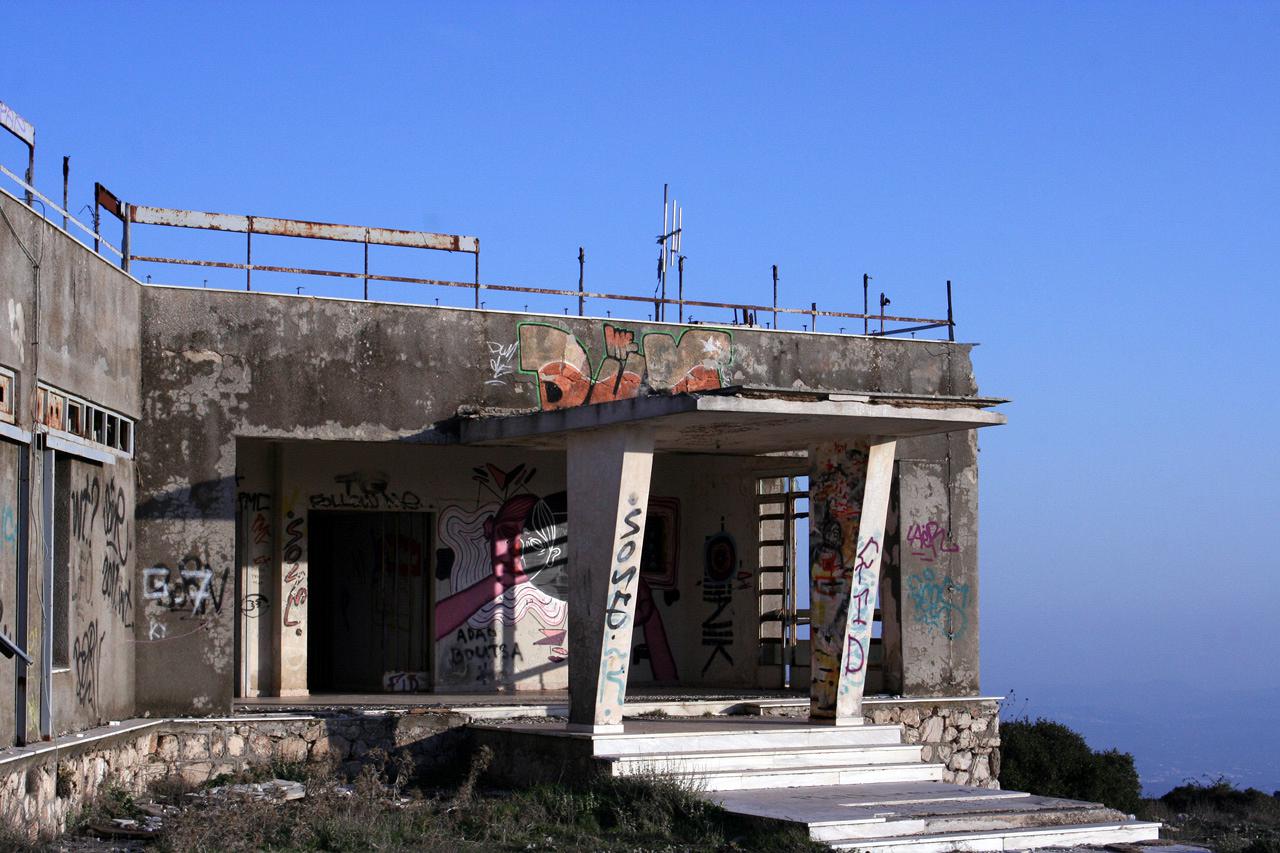 Ένα Απόκοσμο Ερείπιο στην κορυφή του Υμηττού (photos-video) - Φωτογραφία 5