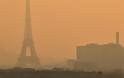 Ατμοσφαιρική ρύπανση και καύσωνας «πνίγουν» το Παρίσι