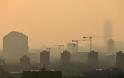 Ατμοσφαιρική ρύπανση και καύσωνας «πνίγουν» το Παρίσι - Φωτογραφία 2