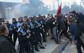 Αλβανία: Η αντιπολίτευση κατηγορεί τον Ράμα ότι μοιράζει όπλα και χρήματα ενόψει των εκλογών