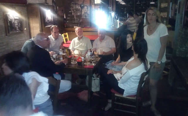 Η υποψήφια Βουλευτής Νέας Δημοκρατίας Λαμπρινή Κόγιου - Χατζηζήση   συναντήθηκε με φίλους σε κεντρικό καφέ της πόλης των Γρεβενών - Φωτογραφία 2