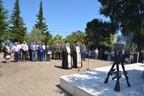 Ο Καταδρομέας Διοικητής της 1ης Μεραρχίας Υποστράτηγος Σάββας Κολοκούρης τιμά τους αγνοούμενους της Κυπριακής τραγωδίας - Φωτογραφία 10