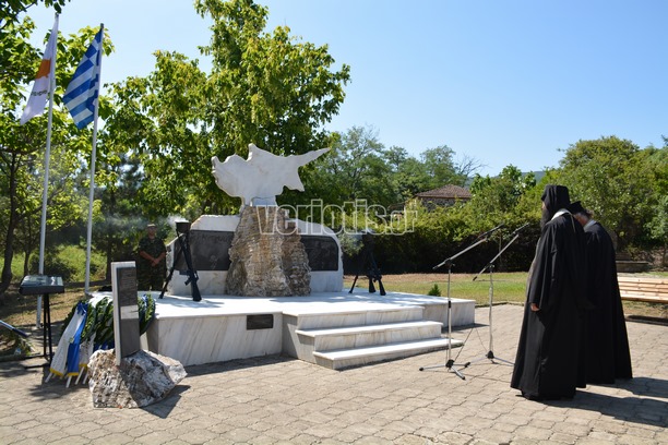 Ο Καταδρομέας Διοικητής της 1ης Μεραρχίας Υποστράτηγος Σάββας Κολοκούρης τιμά τους αγνοούμενους της Κυπριακής τραγωδίας - Φωτογραφία 16