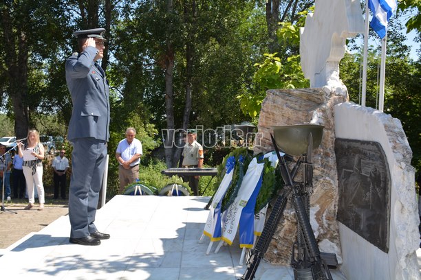 Ο Καταδρομέας Διοικητής της 1ης Μεραρχίας Υποστράτηγος Σάββας Κολοκούρης τιμά τους αγνοούμενους της Κυπριακής τραγωδίας - Φωτογραφία 56
